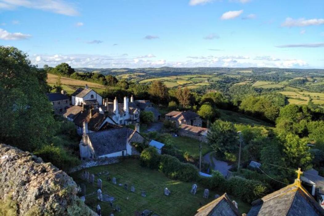 Historic Property With Stunning Views Hennock Dış mekan fotoğraf